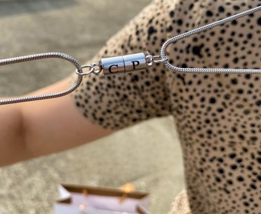 Collar iman plateado