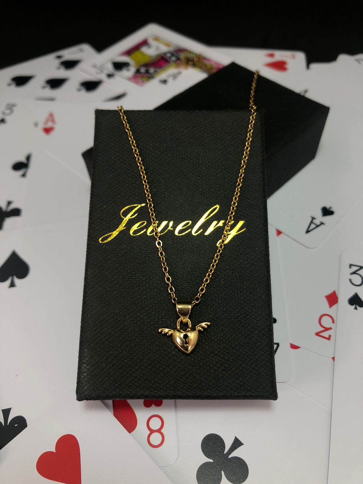 Collar corazón con alas
