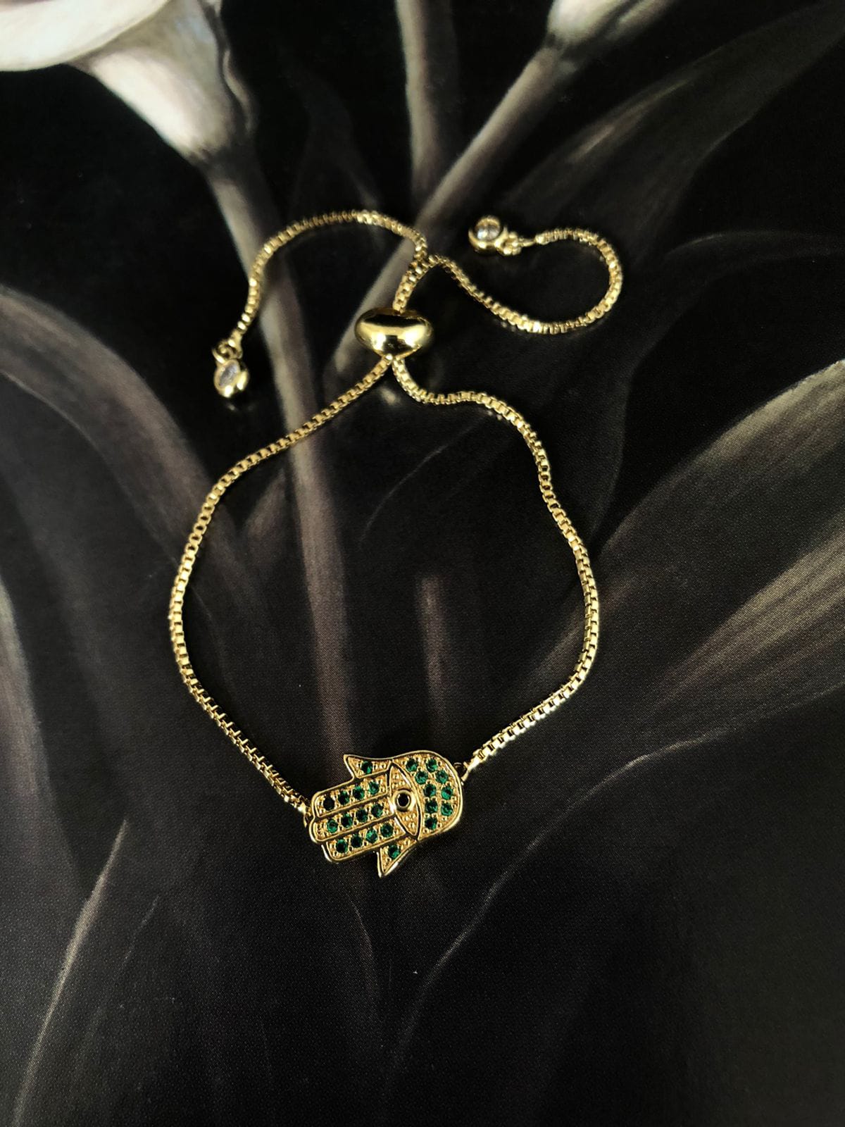 Brazalete mano de Dios