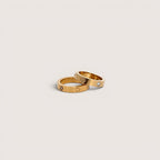 Anillo de acero inoxidable dorado de Magillas con diseño de corazón y circonita, estilo love.