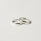 Magillas par de anillos de plata personalizados en acero inoxidable con iniciales P, F y corazón rojo.