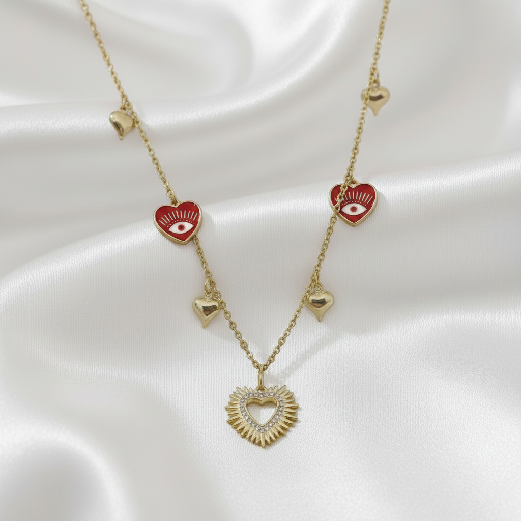 Collar Magillas de cadena dorada con dijes de corazones rojos con ojos turcos y un dije central de corazón brillante