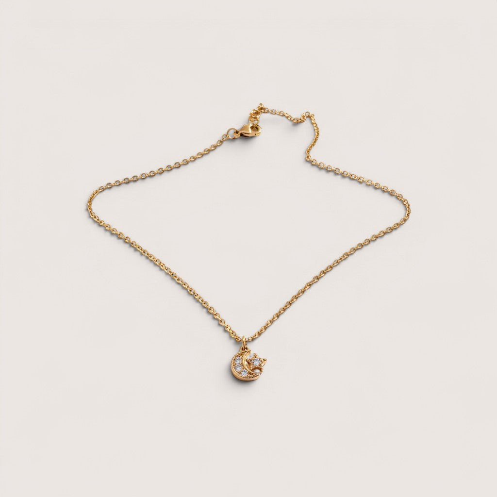 Collar Magillas de oro rosa con colgante de luna y estrella adornado con circonitas, elaborado en acero inoxidable y rodio.