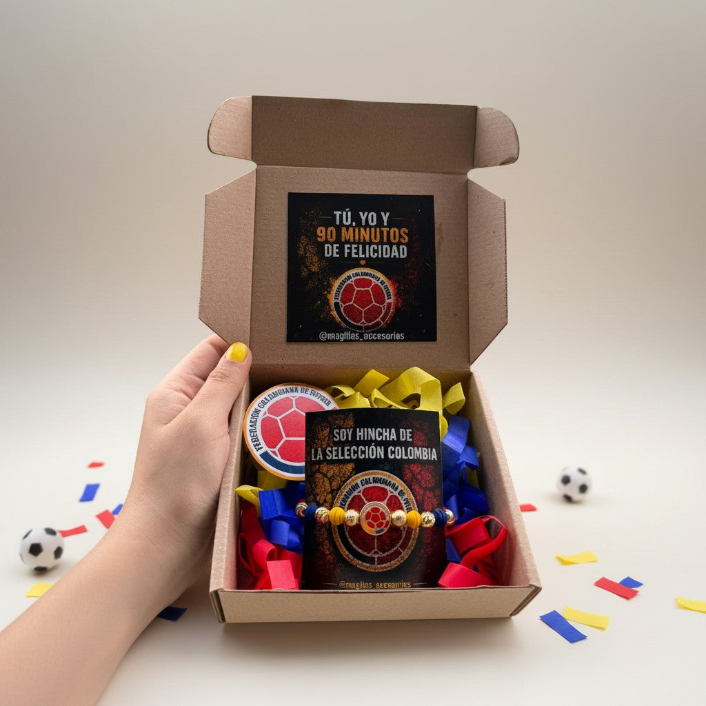 Magillas Colombian football fan bracelet with gold beads and blue/yellow accents, featuring the official logo. Includes sticker.