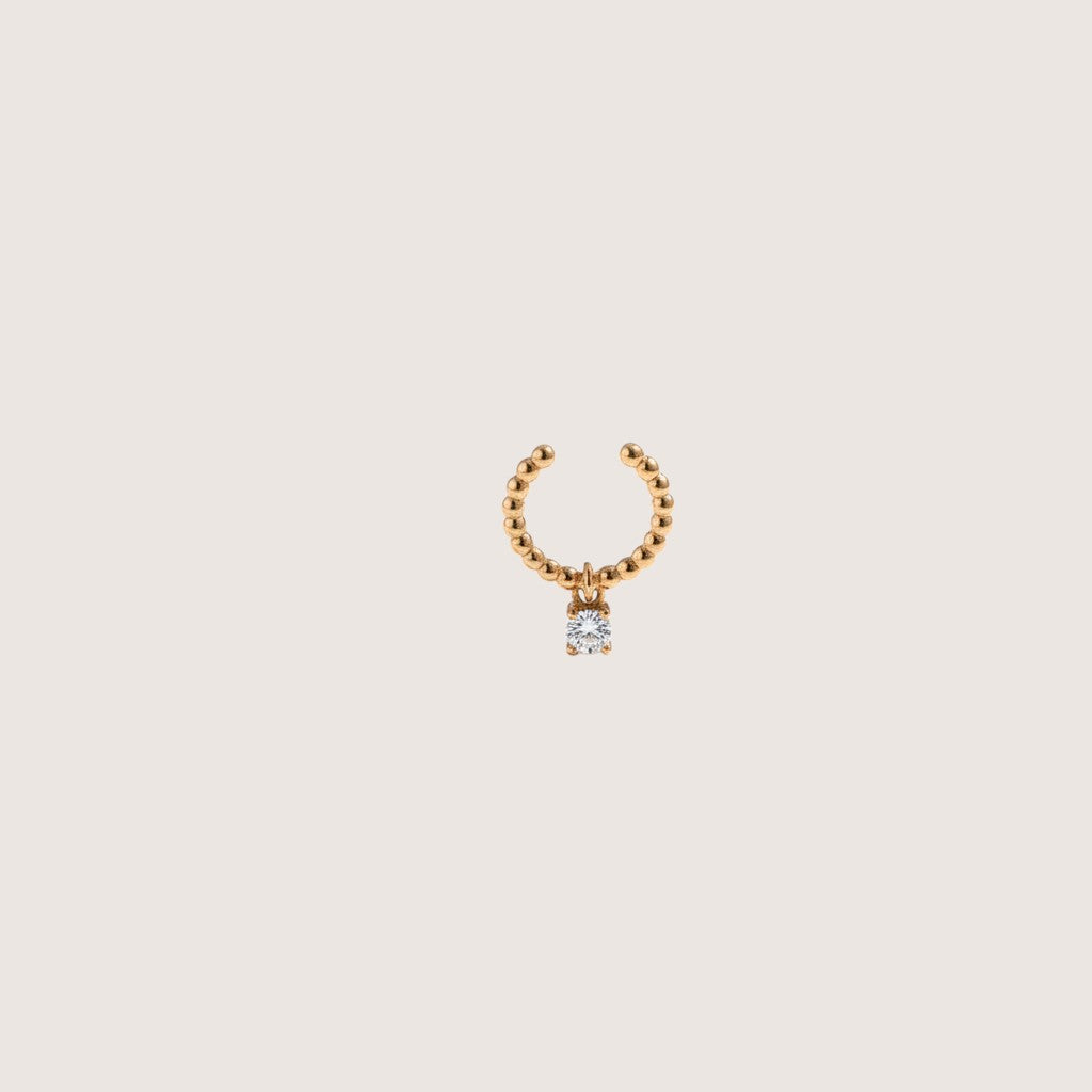 Magillas earcuff pequeño de rodio con un pequeño colgante de circonita cúbica.