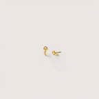 Pendiente de acero inoxidable dorado con forma de llave de Magillas.