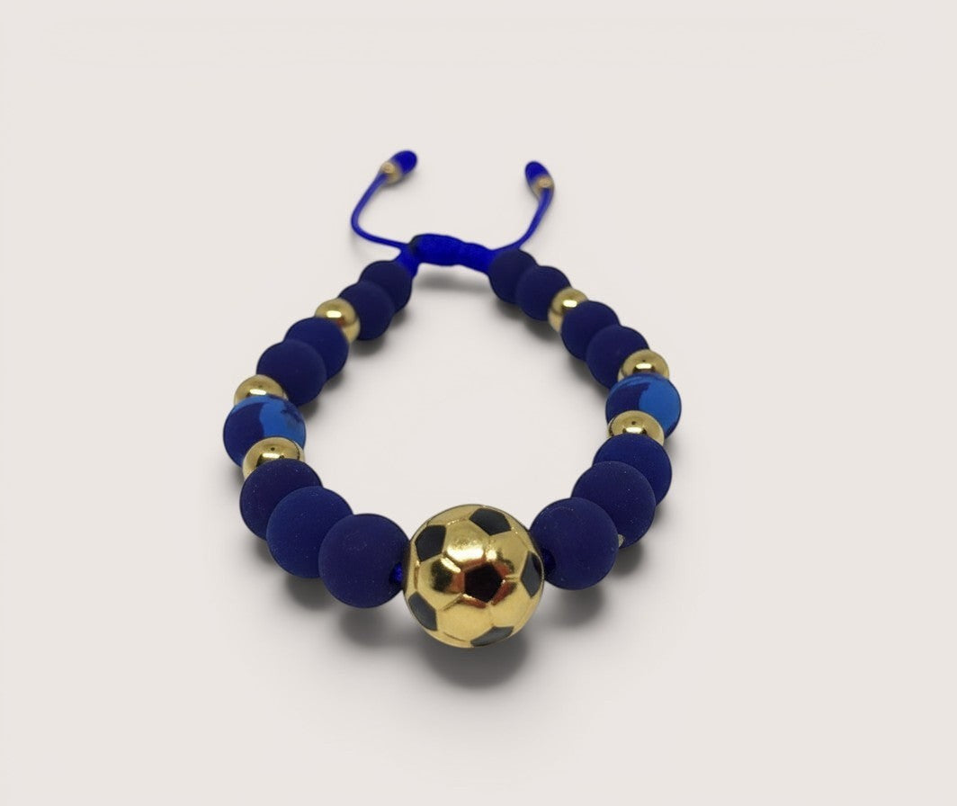 Pulsera Magillas de acero inoxidable, neopreno y rodio con cuentas azules y un balón de fútbol dorado.