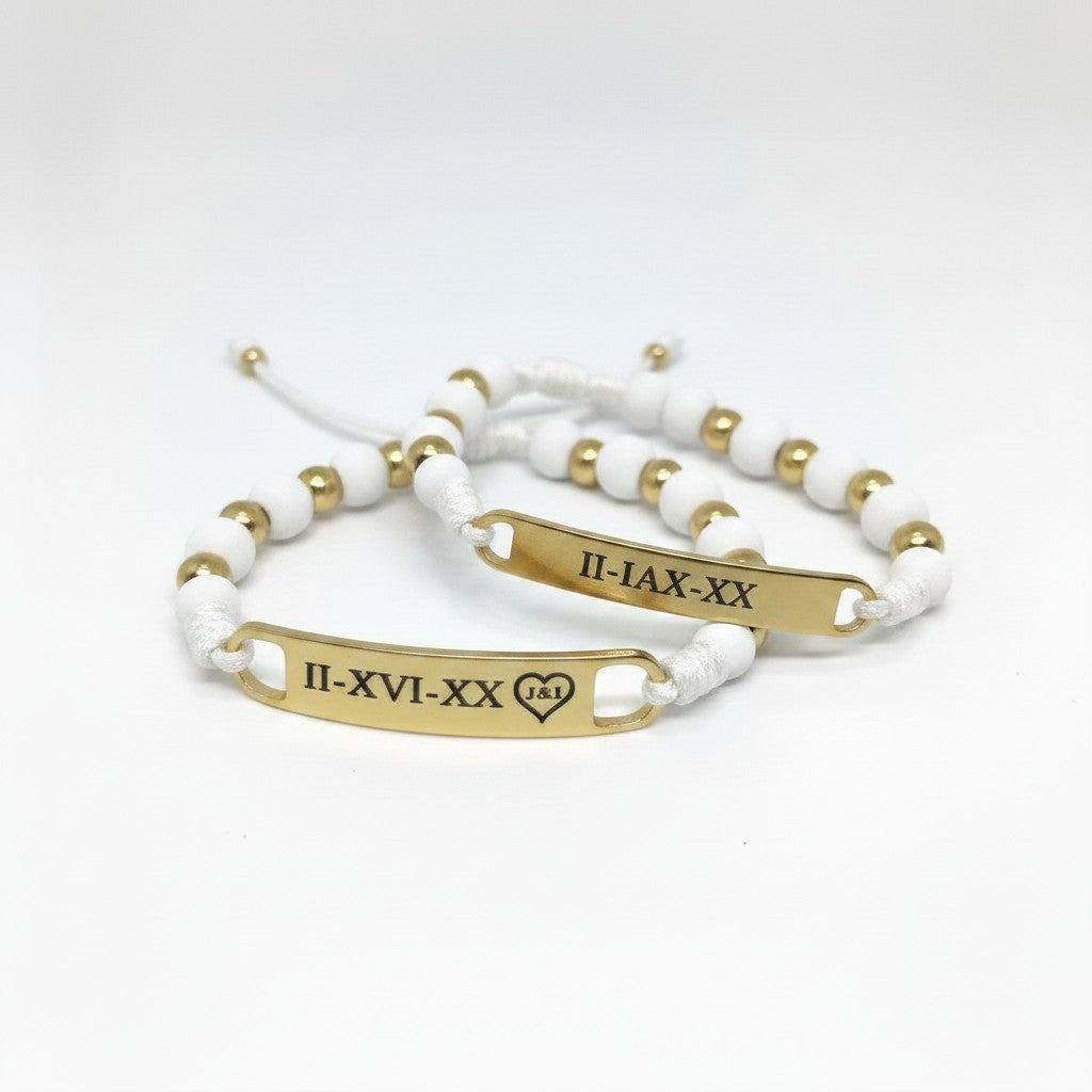 Pulseras esclava Magillas de acero inoxidable con cuentas azules y detalles dorados, personalizables.